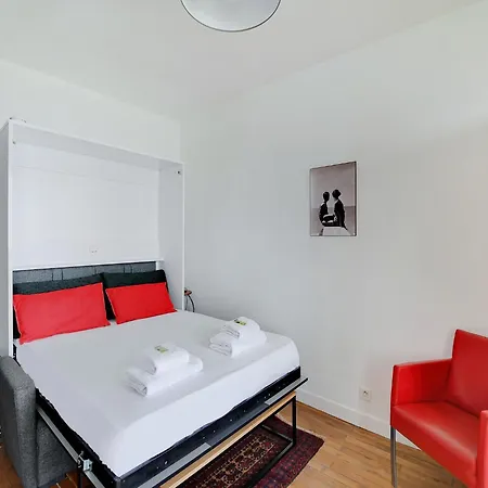 Charming 2p - Canal St Martin Meaux Apartment